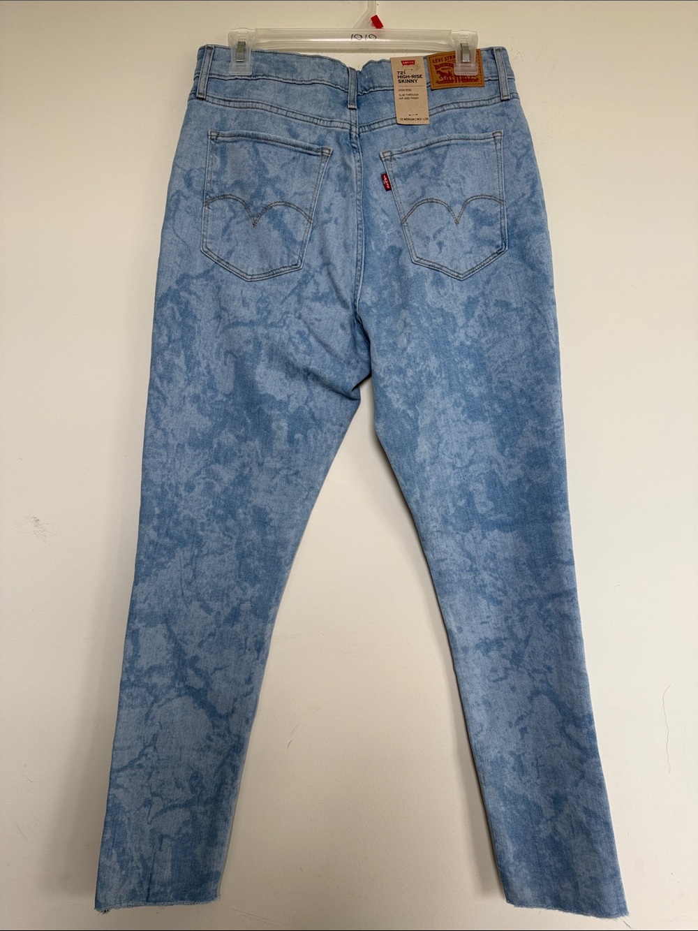 Levi's Women’s Light Blue Acid-Wash Skinny Jeans - Picture 5 of 9
